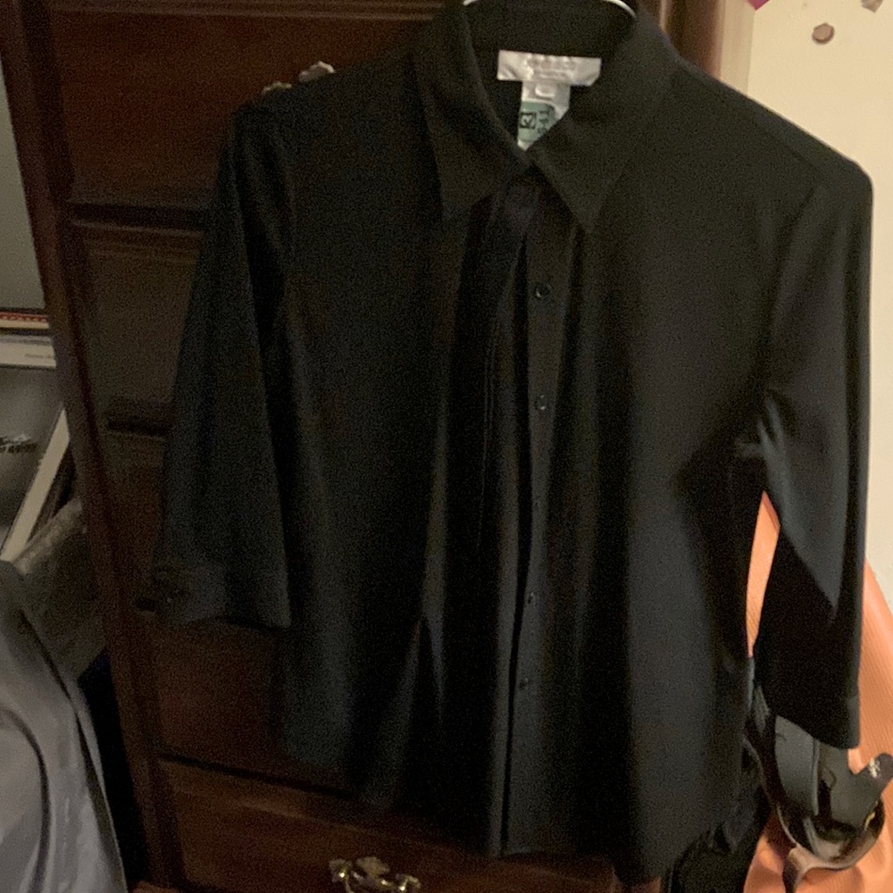 Jones & Co Women’s black button down blouse